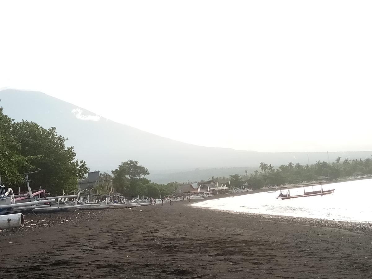 Sudi Homestay Amed Екстериор снимка